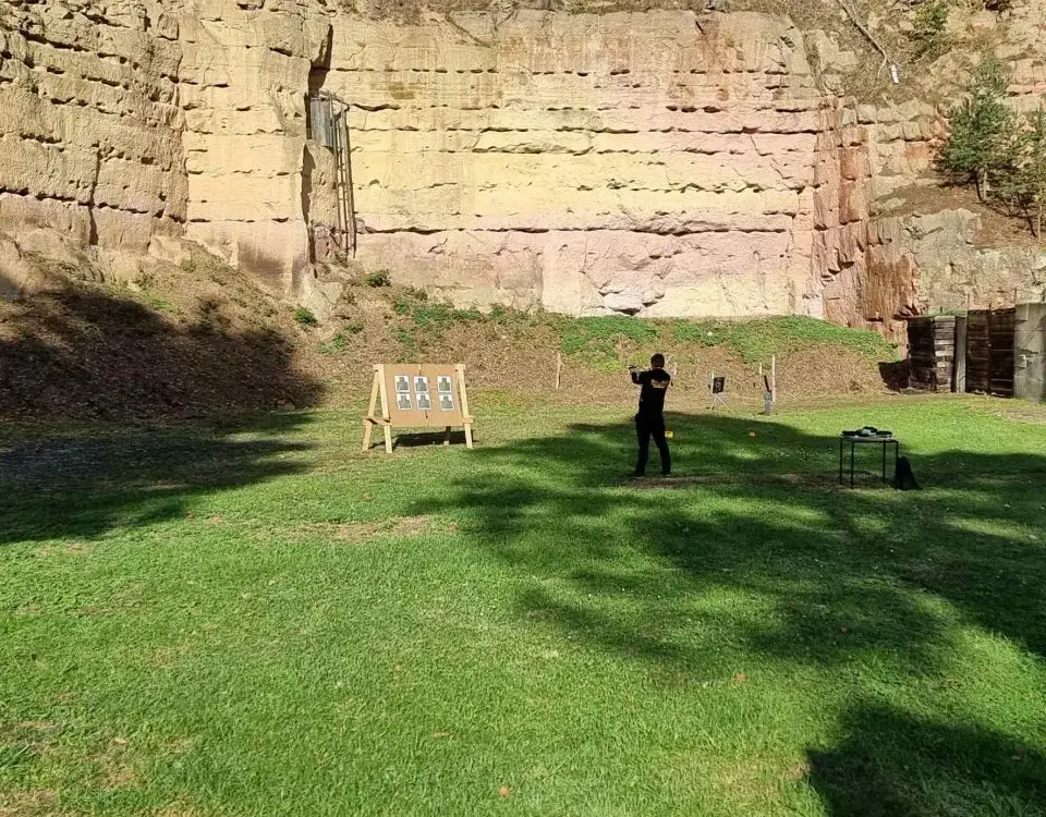 střelby z palných zbraní v areálu střelnice Katusice